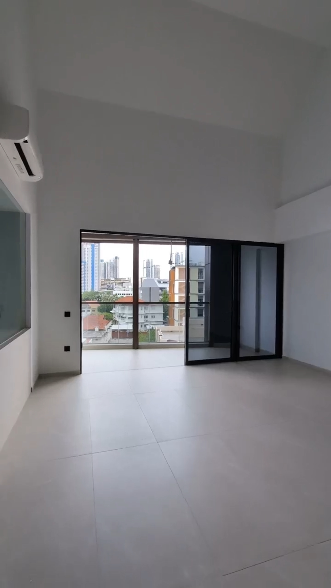 Freehold condo Ranz